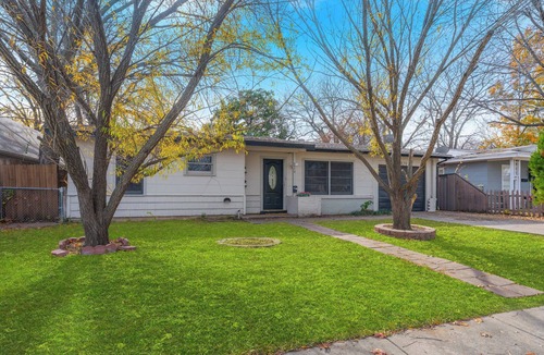 Westworth Village House | Stylish Retreat w/Ping Pong Garage Near Downtown FW