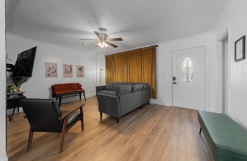 Westworth Village House | Stylish Retreat w/Ping Pong Garage Near Downtown FW