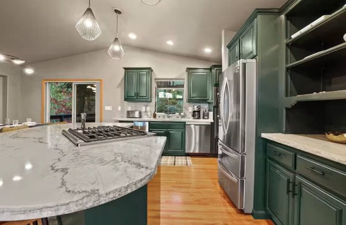 Kings Beach House | Stylish Retreat -Hot Tub, Game Room, Hot Tub
