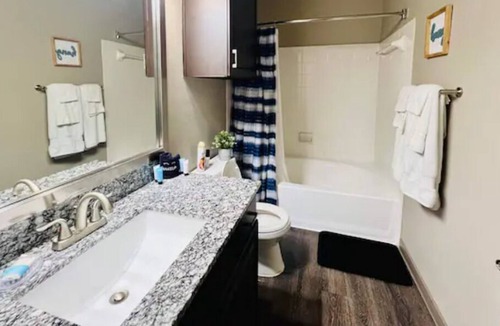 Grogan's Mill Apartment | Stylish retreat in the woodlands pet friendly