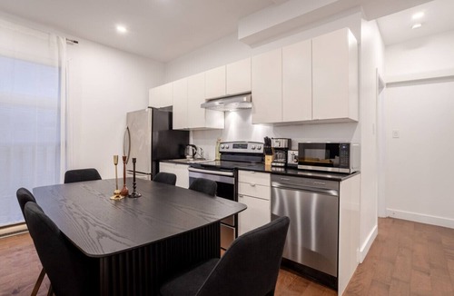 Shaughnessy Village Apartment | Stylish Retreat Near Crescent & Sainte-Catherine