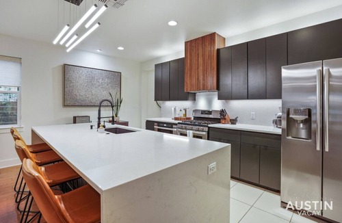 Holly Apartment | Stylish Retreat + Outdoor Oasis in Heart of Austin