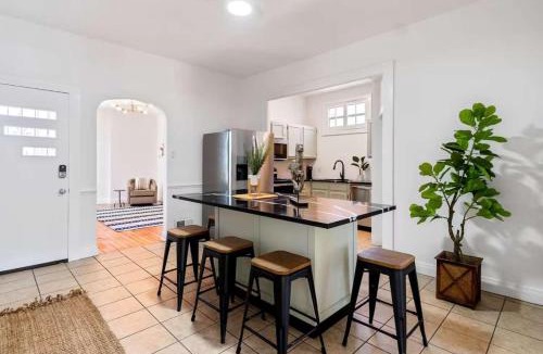 Germantown House | Stylish Retreat Walkable to Bars & Restaurants