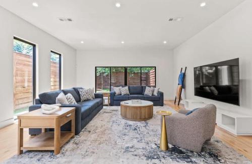 Old East Dallas House | Stylish Retreat with Patio, Parking & EV Plug