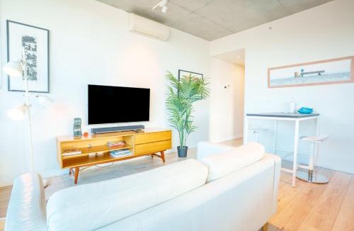 Richmond Apartment | Stylish Richmond Pad Walk to Everything