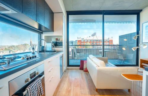 Richmond Apartment | Stylish Richmond Pad Walk to Everything