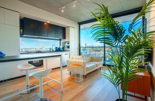 Richmond Apartment | Stylish Richmond Pad Walk to Everything