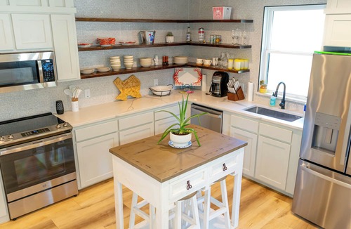Saint Jo House | Stylish Saint Jo Home | Wineries, Fire Pit & BBQ