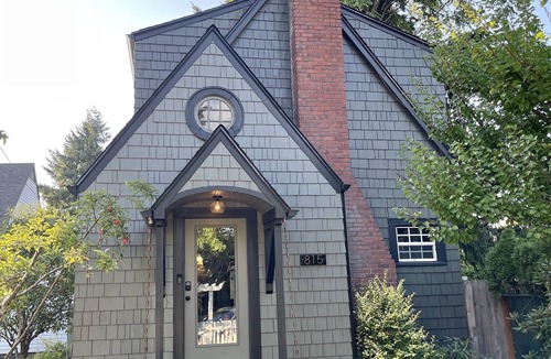 Central Area House | Stylish Salem Speakeasy Downtown