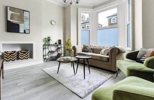 Thurlow Park Apartment | Stylish Sanctuary in London