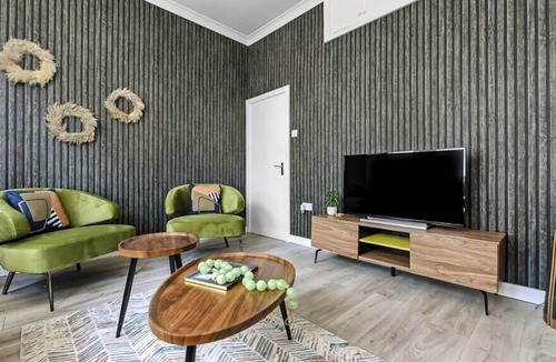 Thurlow Park Apartment | Stylish Sanctuary in London