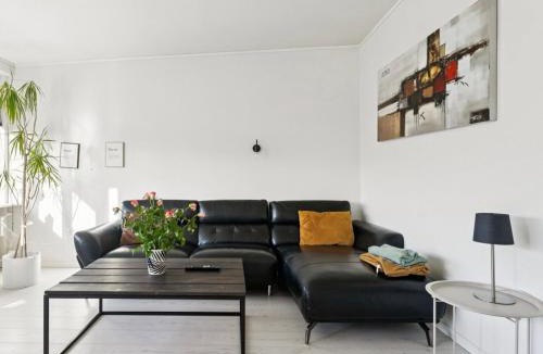 Randers Apartment | Stylish Scandinavian Apartment in a Peaceful Neighborhood