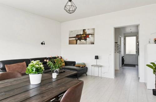 Randers Apartment | Stylish Scandinavian Apartment in a Peaceful Neighborhood