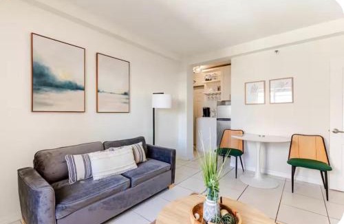 Mid Beach Apartment | Stylish seaside 1 bedroom apartment