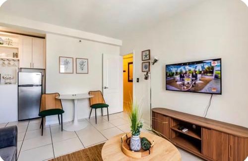 Mid Beach Apartment | Stylish seaside 1 bedroom apartment