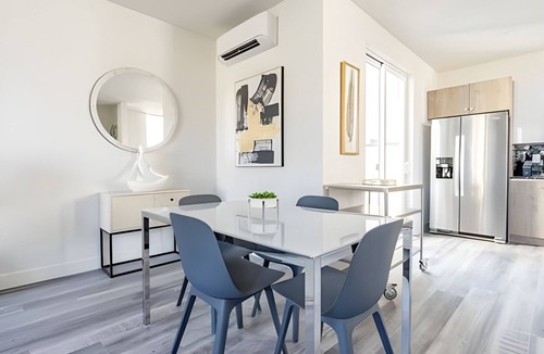 Mid-Beacon Hill House | Stylish Seattle 3BR Retreat Rooftop & Parking