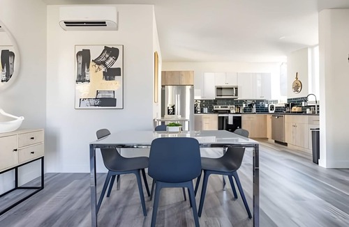 Mid-Beacon Hill House | Stylish Seattle 3BR Retreat Rooftop & Parking