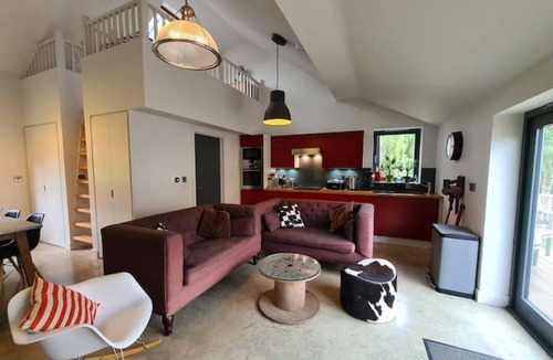 Uckfield Cottage | Stylish Self-contained Converted Stables