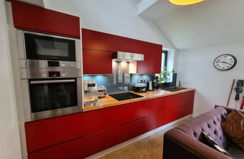 Uckfield Cottage | Stylish Self-contained Converted Stables