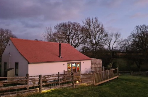 Uckfield Cottage | Stylish Self-contained Converted Stables