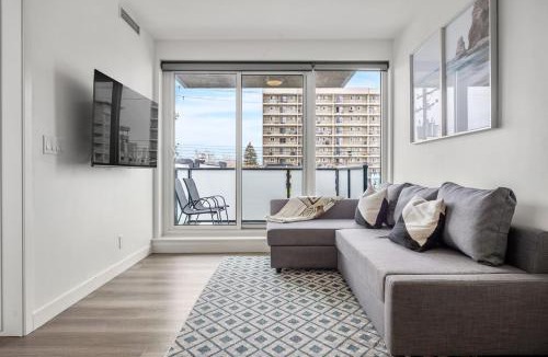 Sunnyside House | Stylish Serenity 1BR Kensington Condo wParking