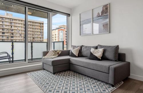 Sunnyside House | Stylish Serenity 1BR Kensington Condo wParking