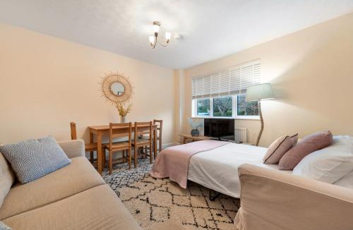 Bourne End House | Stylish Short Term Let - Bucks