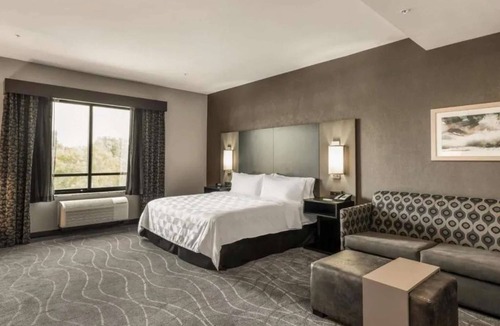 Milpitas Hotel | Stylish Silicon Valley Stay | Pool