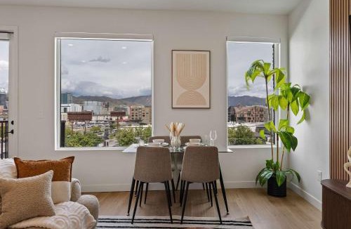 People's Freeway Apartment | Stylish SLC Getaway 2-Bed 2-Bath with Balcony