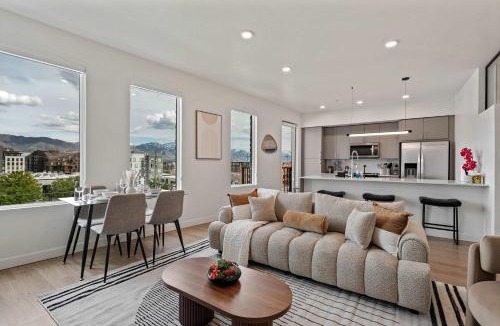 People's Freeway Apartment | Stylish SLC Getaway 2-Bed 2-Bath with Balcony