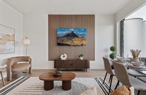 People's Freeway Apartment | Stylish SLC Getaway 2-Bed 2-Bath with Balcony