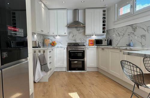 Munster Apartment | Stylish, Smart & Fun 4 Bed Home