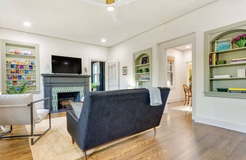 East of Broadway House | Stylish SoMa Retreat: Walk to Everything
