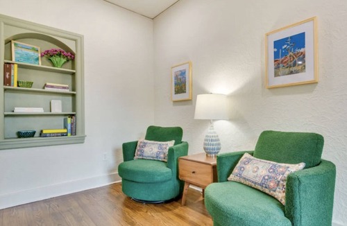 East of Broadway House | Stylish SoMa Retreat: Walk to Everything