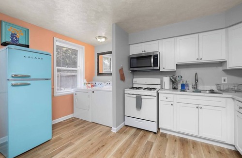 St. Louis Apartment | Stylish South City King 1BR Apt