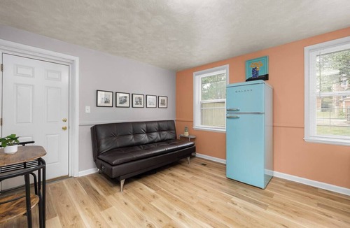 St. Louis Apartment | Stylish South City King 1BR Apt