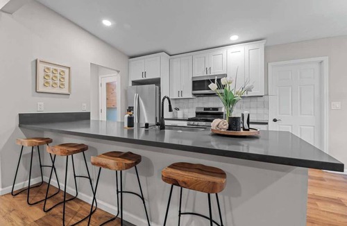 Fairmount Park House | Stylish South Park Home | Near Zoo, Downtown & Dining