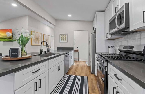 Fairmount Park House | Stylish South Park Home | Near Zoo, Downtown & Dining