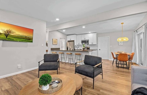 Fairmount Park House | Stylish South Park Home | Near Zoo, Downtown & Dining