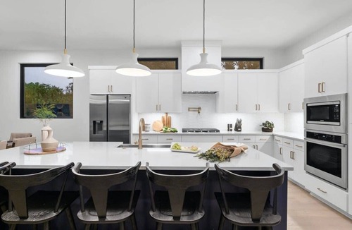 Montopolis House | Stylish Southern Home | Heated Pool