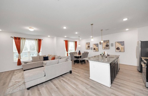 Spring Branch West House | Stylish & Spacious 2BR Gem W/King Suite Sleeps 6