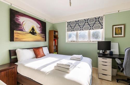 Bow House | Stylish & Spacious 3-Bed Home in Vibrant Bow