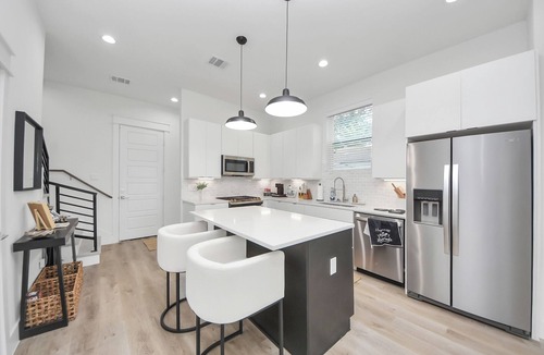 Northside House | Stylish & Spacious 3BR Gem W/Hottub Near Downtown