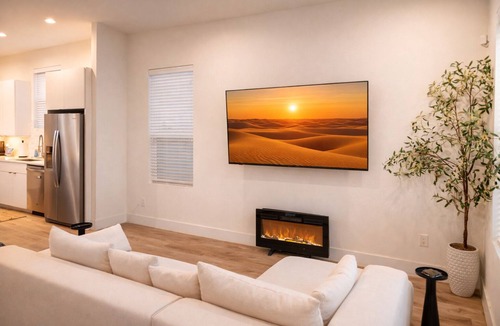Northside House | Stylish & Spacious 3BR Gem W/Hottub Near Downtown