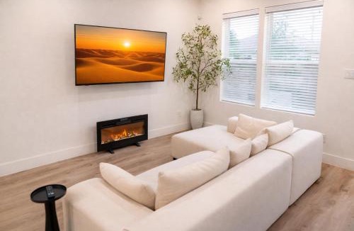 Northside House | Stylish & Spacious 3BR Gem With Hot tub Near Downtown