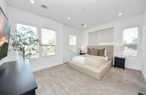 Northside House | Stylish & Spacious 3BR Gem With Hot tub Near Downtown