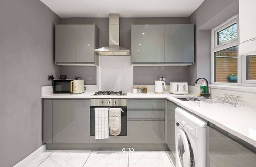 Reading House | Stylish&Spacious 5BR - Sleeps 9 - Garden & Parking