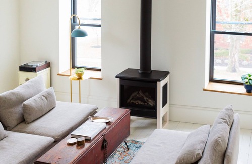 Wellington Apartment | Stylish, spacious suite in Wellington- steps to beach, dining, brewery and shops