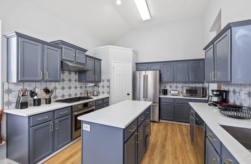 Fossil Creek House | Stylish, Spacious, Convenient - 6-BD/2.5-BA + Pool