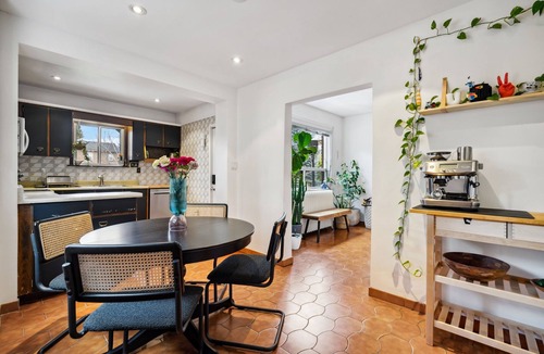 Oakwood Village House | Stylish & Spacious Cozy House